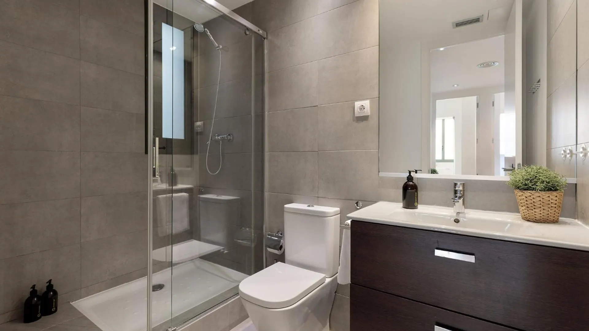 Ola Living Viladomat Barcelona Apartment