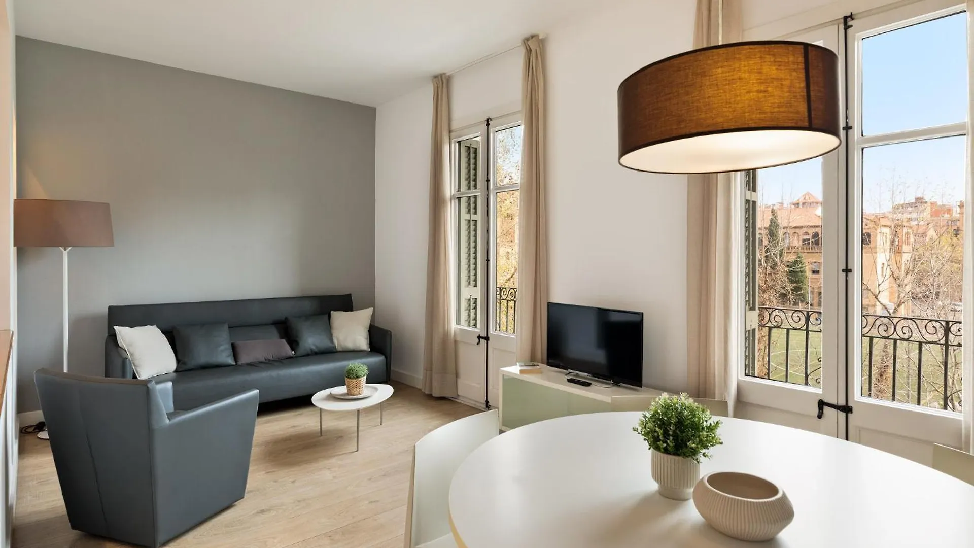 Ola Living Viladomat Barcelona