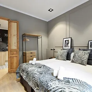 Apartment Sagrada266 By Chicstays, Barcelona